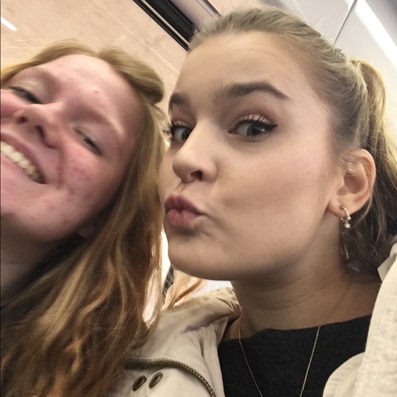 Meet your Posher, Olivia - Picture 1 of 1